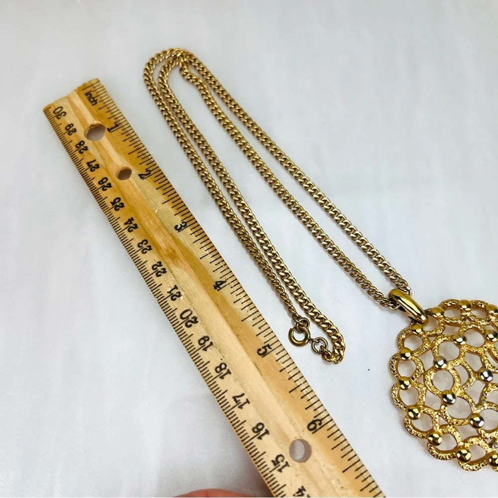 Pretty vintage Monet goldtone, large pendant necklace
